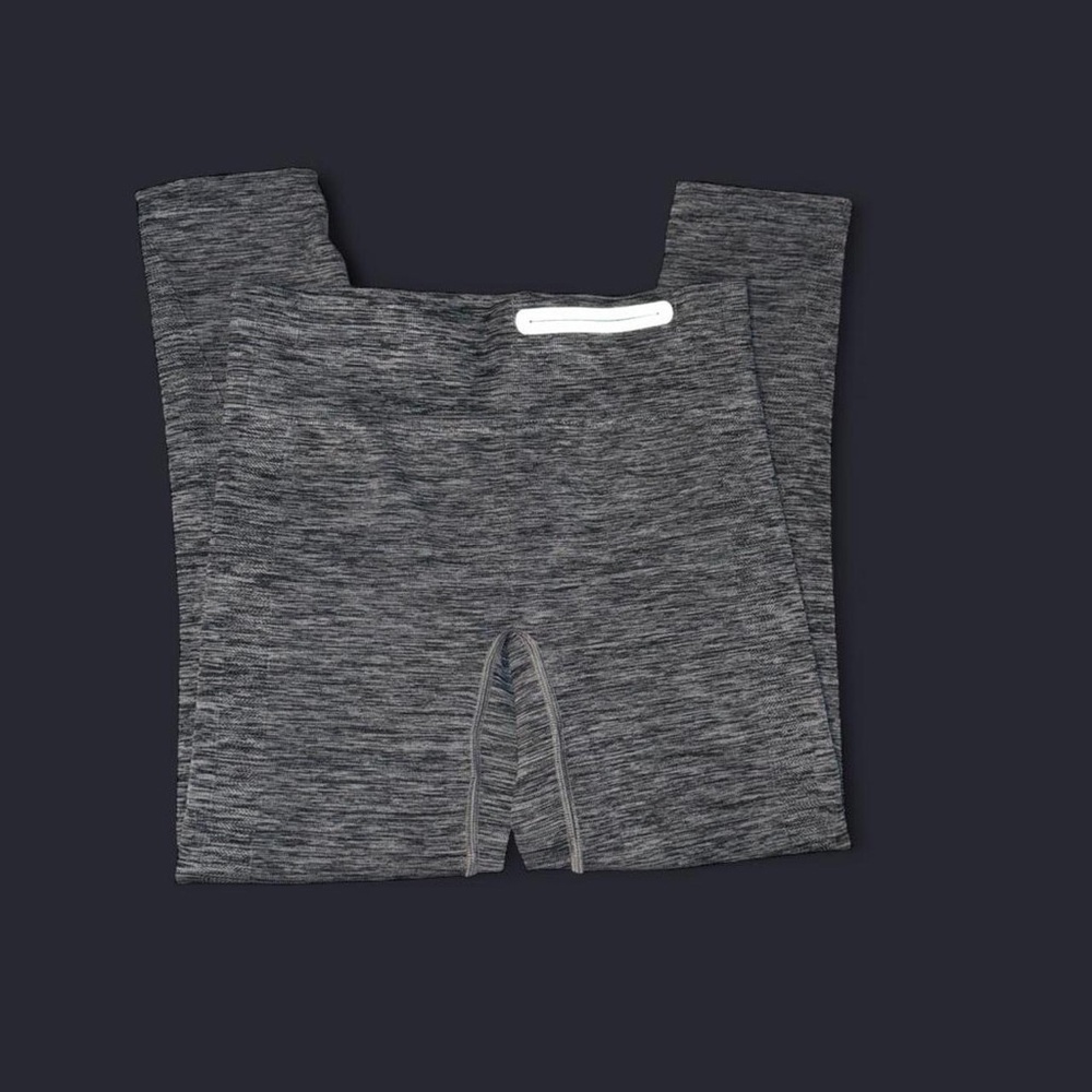 Under Armour Heathered Gray Compression Leggings. Size Small